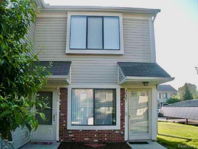 front view picture of 30581 Hidden Pines Lane, Roseville, MI. 48066