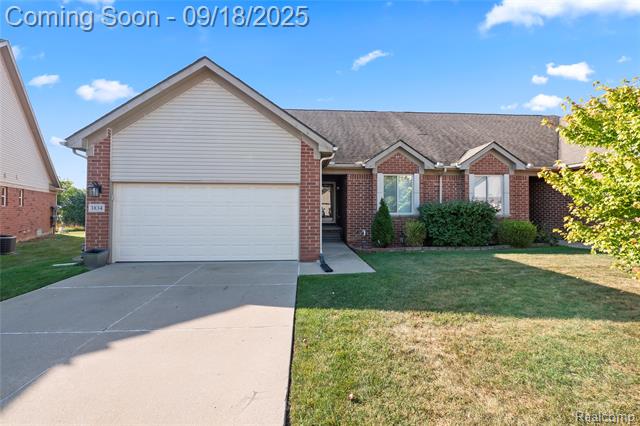 front view picture of 3834 Heavenly Lane, Warren, MI. 48092
