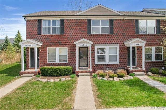 front view picture of 50756 Woodbury Dr, New Baltimore, MI. 48047