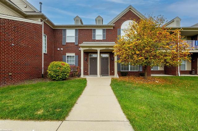 front view picture of 29828 Fox Run Circle, Warren, MI. 48092