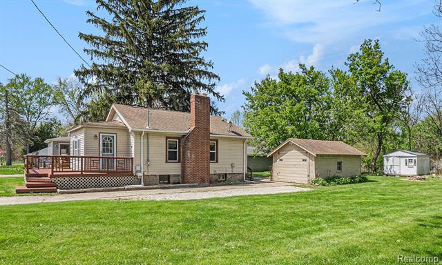 front view picture of 416 W Caroline, Fenton, MI. 48430
