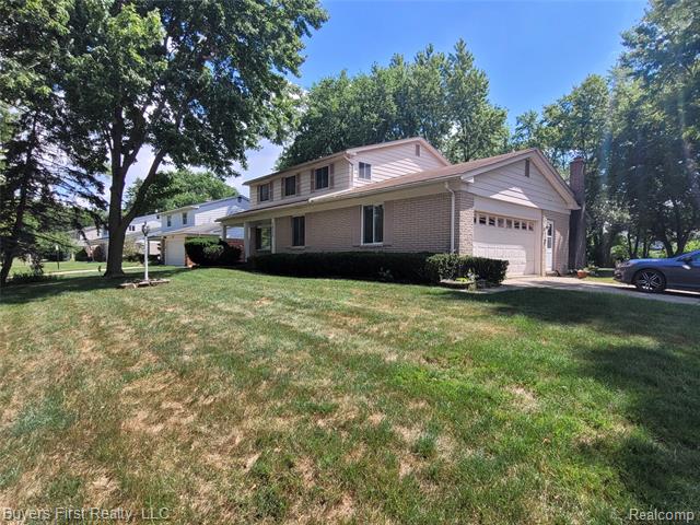 front view picture of 26320 Lathrup Blvd, Southfield, MI. 48076