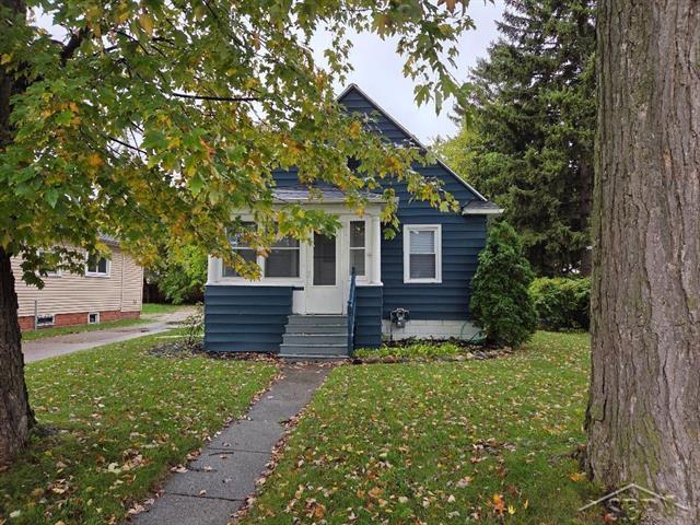front view picture of 1917 Court St, Saginaw, MI. 48602