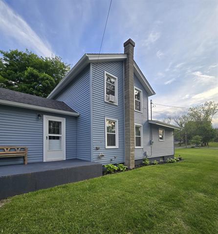 front view picture of 229 Water St, Grass Lake, MI. 49240
