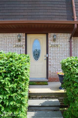 front view picture of 25370 Quarterdeck St, Harrison Township, MI. 48045
