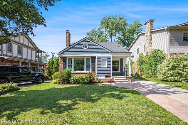 front view picture of 13146 Elgin Ave, Huntington Woods, MI. 48070