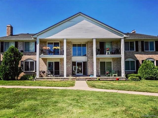 front view picture of 13940 Camelot, Sterling Heights, MI. 48312