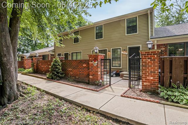 front view picture of 15352 Renshaw Drive, Clinton Township, MI. 48038
