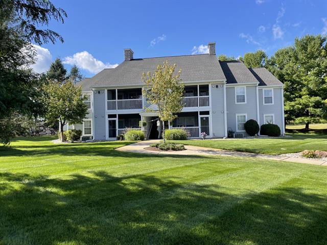 front view picture of 732 W Barrington Circle, Jackson, MI. 49203