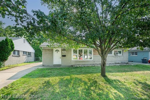 front view picture of 25740 Miracle Dr, Madison Heights, MI. 48071