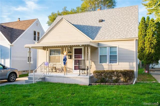 front view picture of 2011 Harwood Ave, Royal Oak, MI. 48067