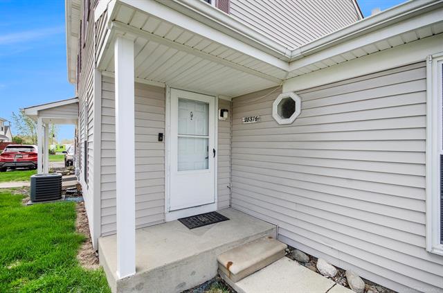 front view picture of 28376 Raleigh Crescent, New Baltimore, MI. 48051