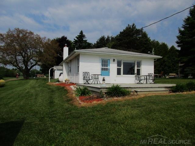 front view picture of 4804 Lakeshore Rd., Deckerville, MI. 48427