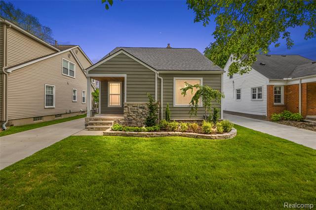 front view picture of 10541 Hart Ave, Huntington Woods, MI. 48070