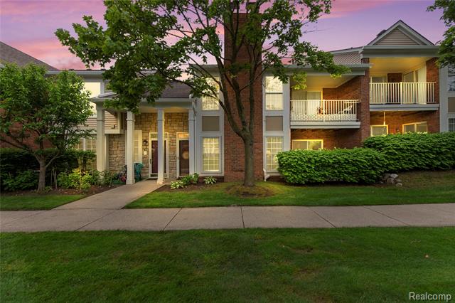 front view picture of 56575 Chesapeake, Shelby Township, MI. 48316