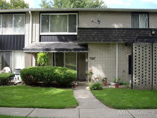 front view picture of 8213 Kennedy Circle #2, Warren, MI. 48093
