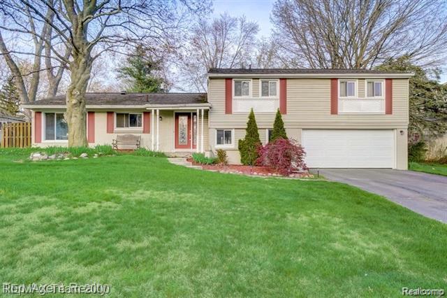 front view picture of 26126 Westmeath St, Farmington, MI. 48334