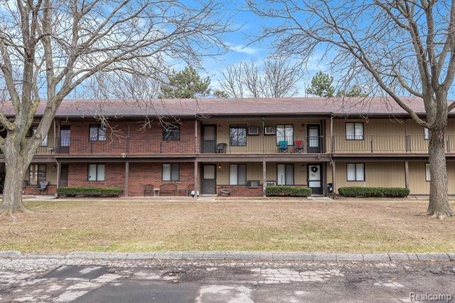 front view picture of 30488 Utica, Roseville, MI. 48066