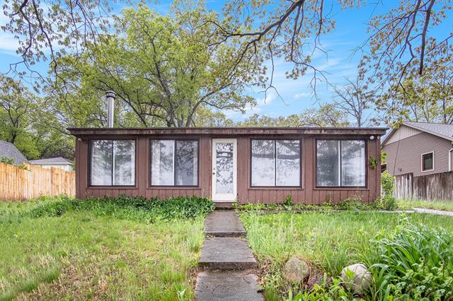 front view picture of 12948 Sandyside Dr, Gowen, MI. 49326