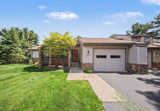 front view picture of 2810 S Wooddale Dr, Jackson, MI. 49203