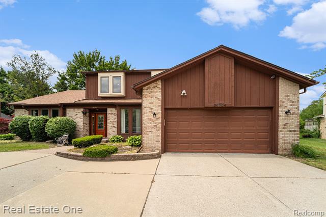 front view picture of 36904 Fox Glen, Farmington, MI. 48331