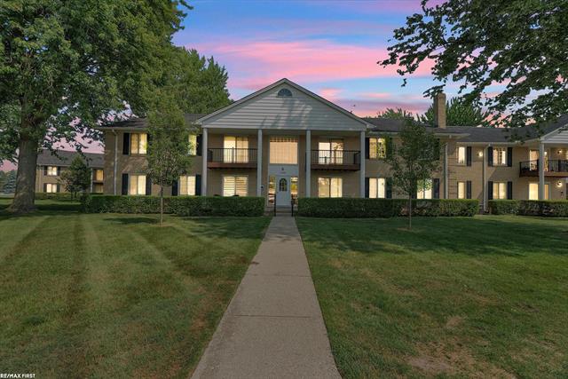 front view picture of 34680 Huntley, Sterling Heights, MI. 48312
