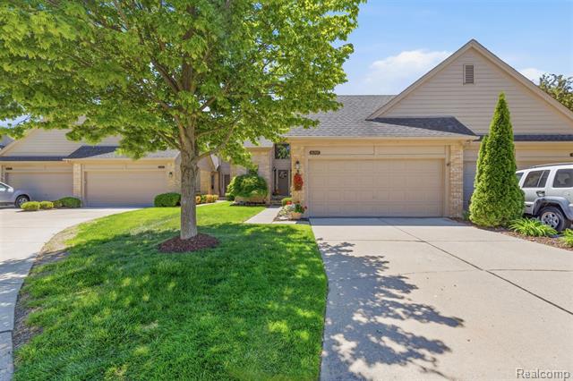 front view picture of 16748 Shale Ct., Macomb, MI. 48042