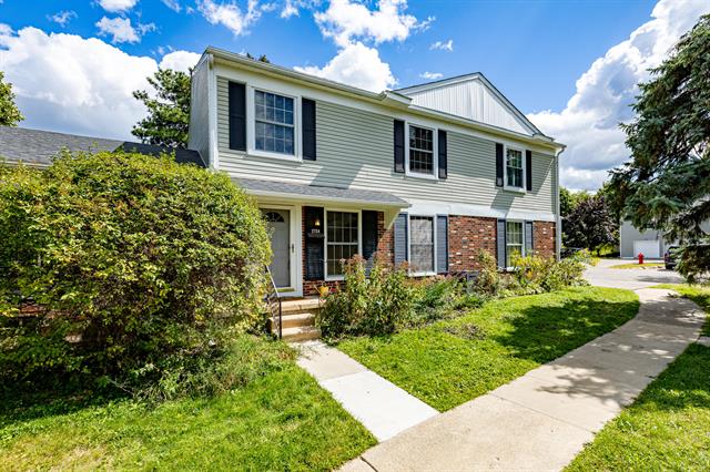 front view picture of 2724 Glenbridge Court, Ann Arbor, MI. 48104
