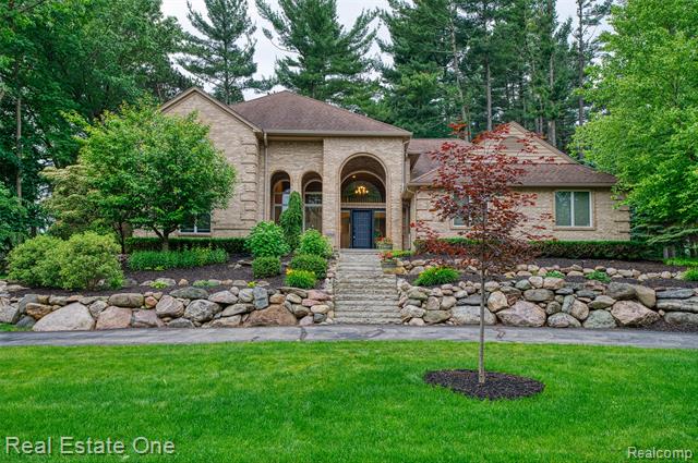front view picture of 5258 Hidden Pines Drive, Brighton, MI. 48116