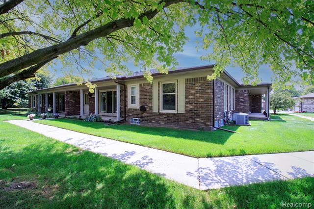 front view picture of 49585 Bishop Court #22, Utica, MI. 48315