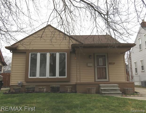 front view picture of 637 S Edgeworth Ave, Royal Oak, MI. 48067