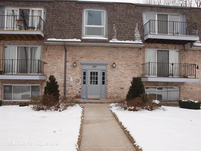 front view picture of 105 Provincial #5, Saginaw, MI. 48638