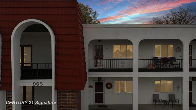 front view picture of 955 Kennely J-149, Saginaw, MI. 48609