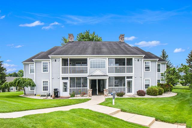 front view picture of 749 W Barrington Circle, Jackson, MI. 49203