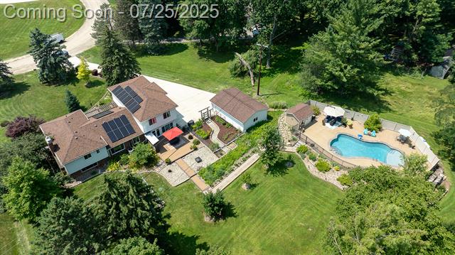 front view picture of 26186 Pillsbury St, Farmington, MI. 48334