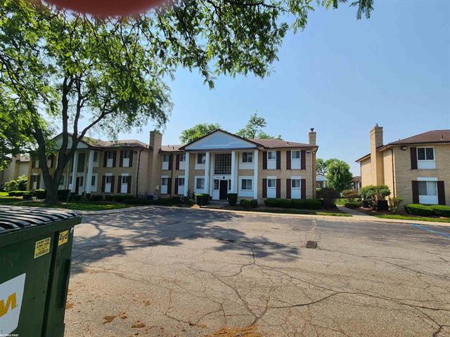 front view picture of 29320 Gloede #B-1, Warren, MI. 48088