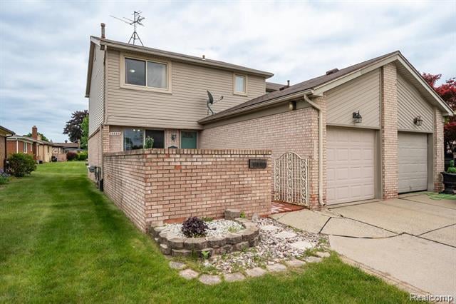 front view picture of 14850 La Grande Plaza #1, Warren, MI. 48088