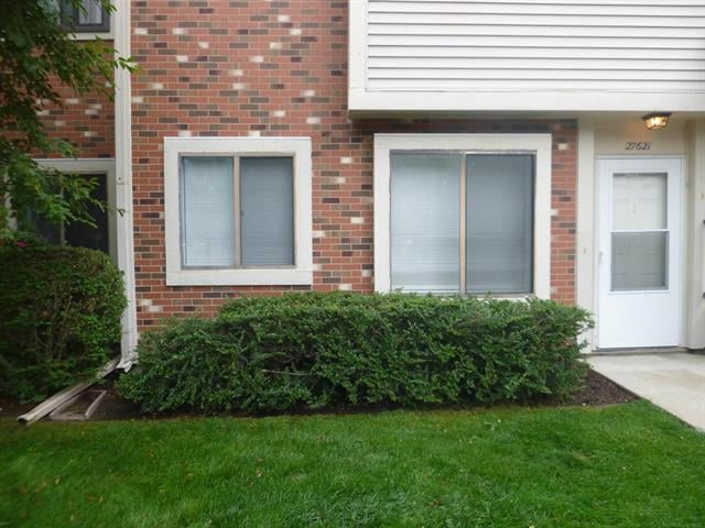 front view picture of 27621 Harrison Woods Ln., Harrison Township, MI. 48045