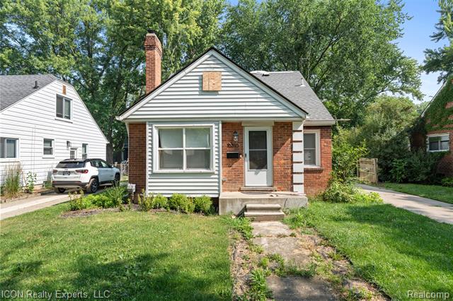 front view picture of 10810 Hart Ave, Huntington Woods, MI. 48070