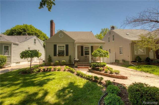front view picture of 621 S Edison Ave, Royal Oak, MI. 48067