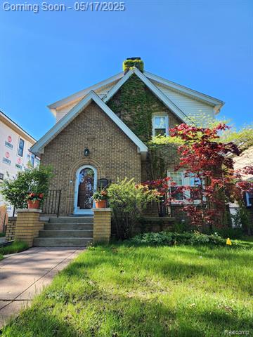 front view picture of 2414 Yale Ave, Royal Oak, MI. 48067