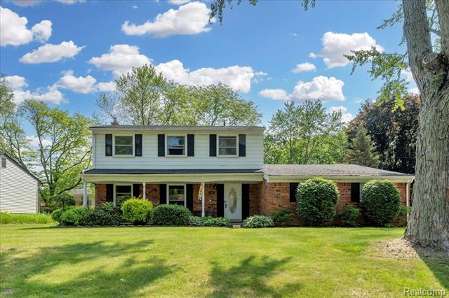 front view picture of 26172 Westmeath St, Farmington, MI. 48334