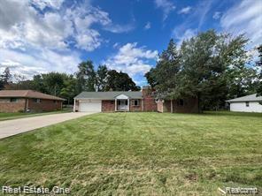 front view picture of 19090 Middlesex Ave, Southfield, MI. 48076