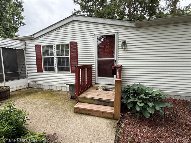 front view picture of 26852 Roric St, Novi, MI. 48377