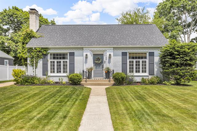 front view picture of 720 Crescent, Jackson, MI. 49203