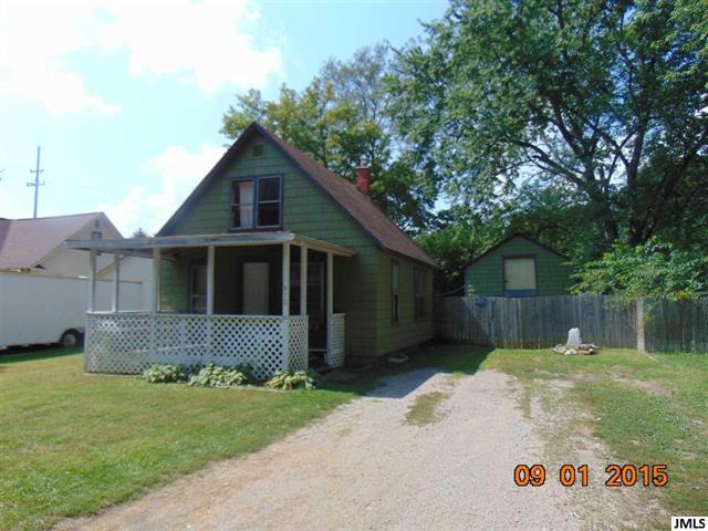 front view picture of 912 Wayne St, Jackson, MI. 49202