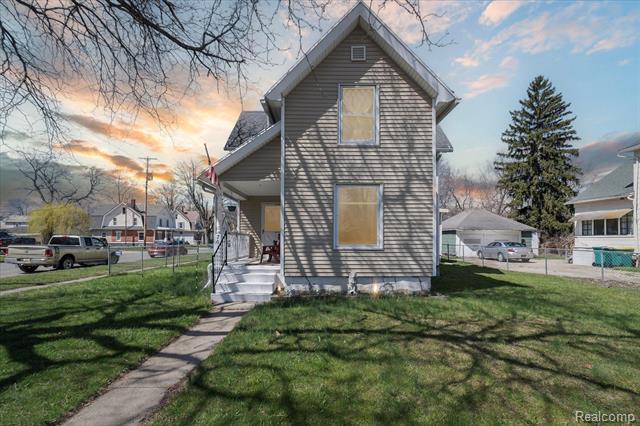 front view picture of 701 N Saginaw, Durand, MI. 48429