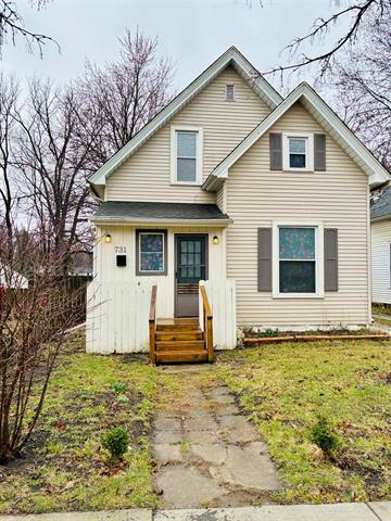 front view picture of 731 W Stewart, Owosso, MI. 48867