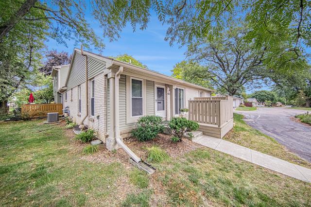 front view picture of 2918 Whittier Court, Ann Arbor, MI. 48104