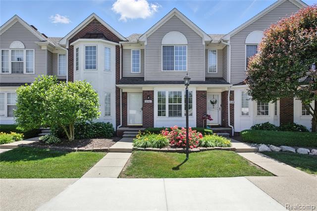front view picture of 50501 Abbey Dr, New Baltimore, MI. 48047